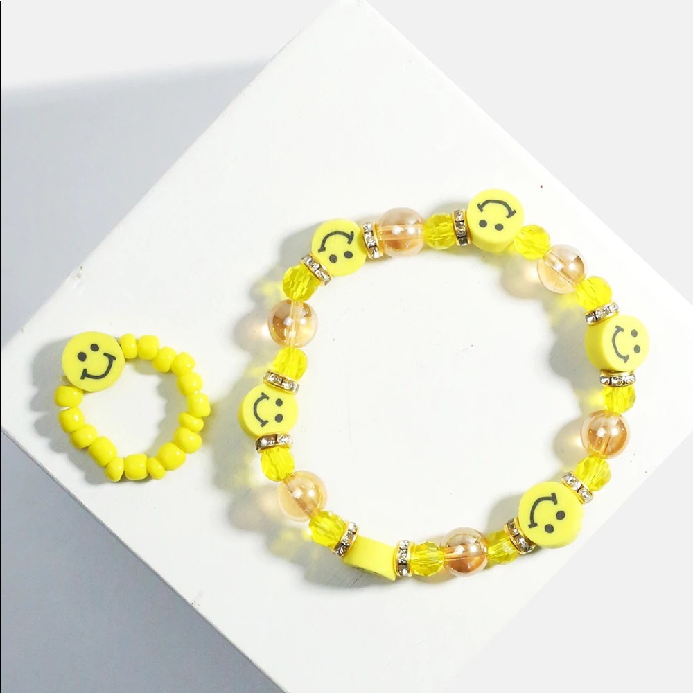 NWT✨ Yellow Smiley Face Beaded Stretch Bracelet and Ring Set Happy Retro 90s